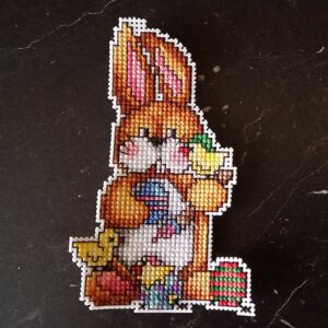 påskpynt - plastic canvas kanin med kycklingar