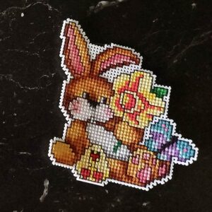 påskpynt - plastic canvas kanin med påsklilja