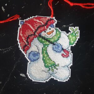 julpynt - Plastic Canvas Snögubbe med paraply