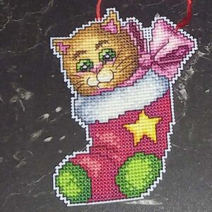 plastic canvas - katt i julstrumpa